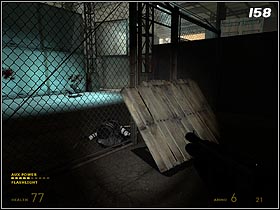Leave the cage and hide behind the metal wall - Exit 17 - Walkthrough - Half-Life 2: Episode One - Game Guide and Walkthrough