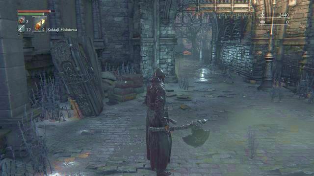 The further path leads through the gate. - Central Yharnam - Walkthrough - Bloodborne - Game Guide and Walkthrough