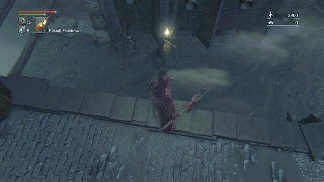 It is difficult to jump on the wooden bar although it is both possible and beneficial. - Central Yharnam - Sewers - Walkthrough - Bloodborne - Game Guide and Walkthrough