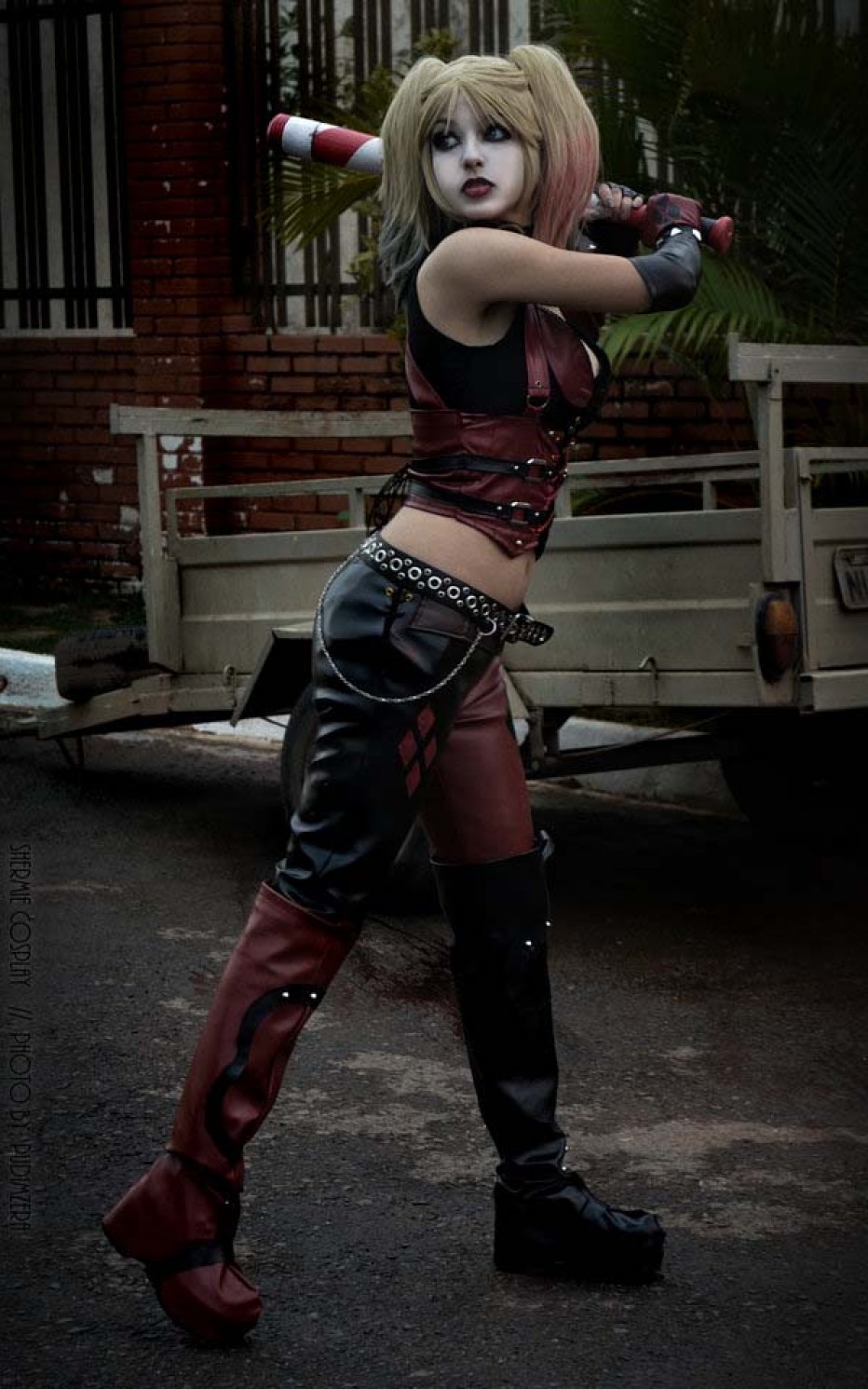 Harley-Quinn-Cosplay-Gamers-Heroes-23.jpg