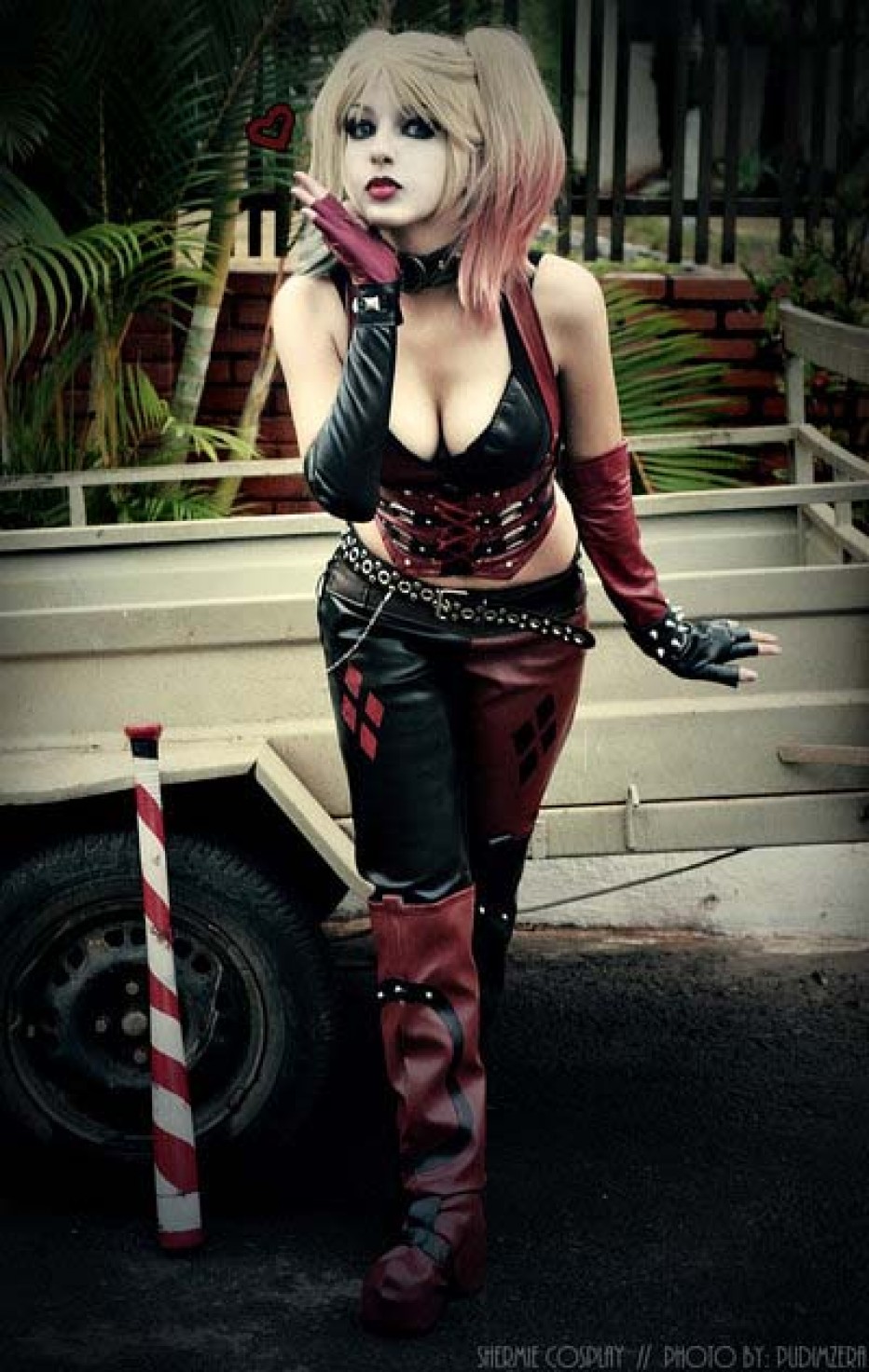 Harley-Quinn-Cosplay-Gamers-Heroes-17.jpg