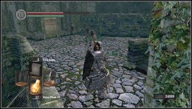 Go up the stairs to a small courtyard - Undead Burg - p. 2 - Walkthrough - Dark Souls - Game Guide and Walkthrough