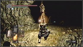 Move carefully forwards, still under the shooting - Tomb of Giants - p. 1 - Walkthrough - Dark Souls - Game Guide and Walkthrough