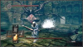 Hit the tail with a weapon held in two hands - Gaping Dragon - How to kill a boss - Dark Souls - Game Guide and Walkthrough