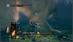 3) Once the wolf jumps back, run towards him as fast as possible - Great Grey Wolf Sif - How to kill a boss - Dark Souls - Game Guide and Walkthrough