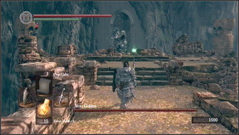 Once the boss comes to you and starts preparing to the axe hit, run towards him again and circle him to the right, avoiding the attack - Iron Golem - How to kill a boss - Dark Souls - Game Guide and Walkthrough