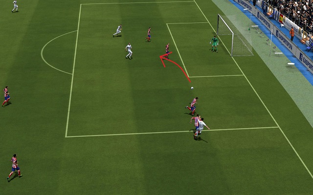 Low cross is a perfect way to finish an attack with the spectacular flying header or a volley kick - the ball goes then at the height of the abdomen - Crossing - Basic pieces of play - FIFA 14 - Game Guide and Walkthrough