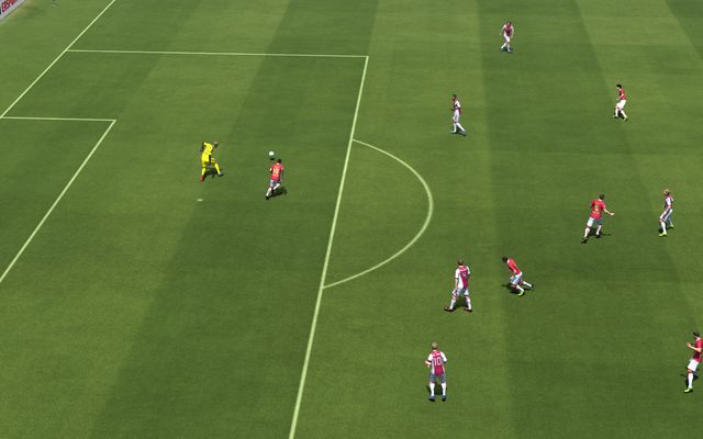 Sometimes the situation will require you to pass the ball back to the goalkeeper because of a lack of other possibilities - Goalkeeper - resuming the game - Defense - FIFA 14 - Game Guide and Walkthrough