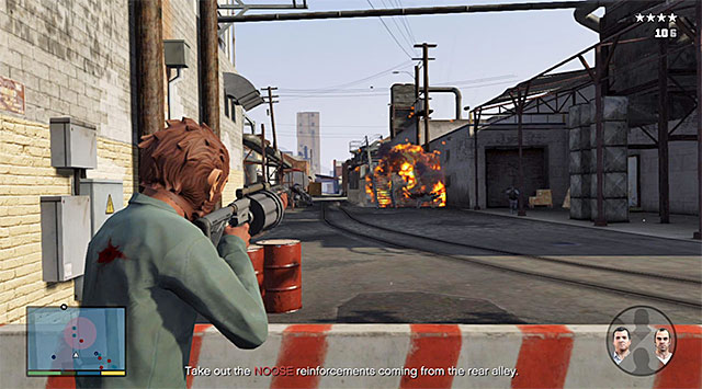 While playing as Franklin it is best to keep an eye on the side alley shown in the screenshot, where new enemies will, quite quickly, start to appear - 41: Blitz Play #2 - Main missions - Grand Theft Auto V - Game Guide and Walkthrough
