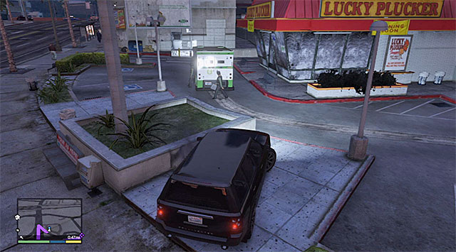 It is a good idea to attack the guard before he puts the briefcase into the van - Security vans (1-10) - Random events - Grand Theft Auto V - Game Guide and Walkthrough