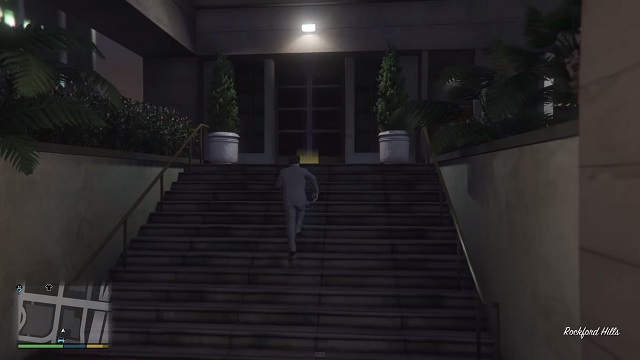 The entrance is enlightened with a yellow marker. - Letter - Murder Mystery - Grand Theft Auto V - Game Guide and Walkthrough