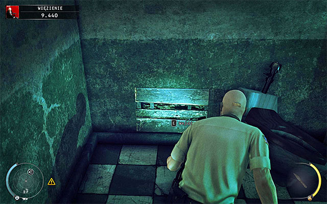 An alternative way to go past the gate is entering the left cell and using a tunnel shown on the above screen - Prison - 15: Skurkys Law - Hitman: Absolution - Game Guide and Walkthrough