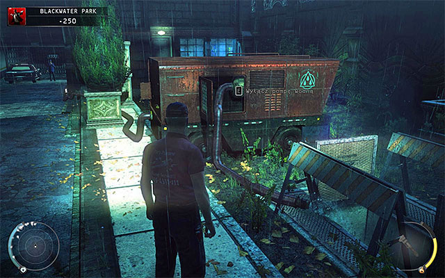 After few moments a plumber will appear on the parking lot and I strongly recommend getting interested in this person, because by obtaining his disguise you'll get an access to the entire location (except the security room inside the building) - Blackwater Park - Exploring surroundings of the residential building - 18: Blackwater Park - Hitman: Absolution - Game Guide and Walkthrough