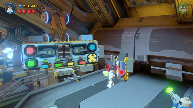 There are four buttons of different colors in the four corners - Space Station Infestation - Walkthrough - LEGO Batman 3: Beyond Gotham - Game Guide and Walkthrough