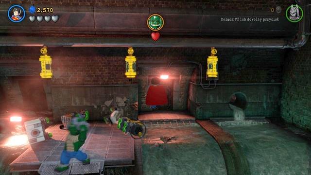 You can unlock the fifth Minikit by destroying four golden objects shown on the picture - Minikits - Pursuers in the Sewers - secrets - LEGO Batman 3: Beyond Gotham - Game Guide and Walkthrough