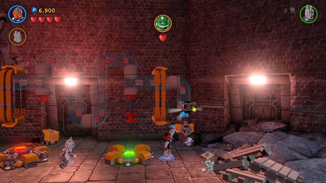 Go to the right and you will notice a connection of pipes - Minikits - Pursuers in the Sewers - secrets - LEGO Batman 3: Beyond Gotham - Game Guide and Walkthrough