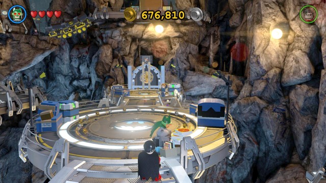 To find all the hints, you have to search for the piles of LEGO, visible in the picture - Side quests - Batcave - secrets - LEGO Batman 3: Beyond Gotham - Game Guide and Walkthrough