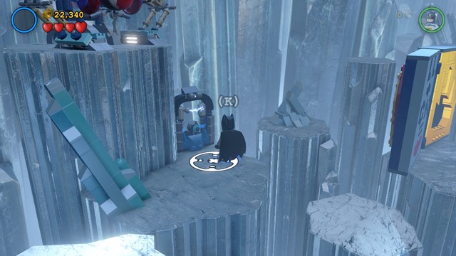As Batman, in Electricity Suit, approach the generator near the gold wall and charge the suit - Minikits - Breaking the Ice - secrets - LEGO Batman 3: Beyond Gotham - Game Guide and Walkthrough