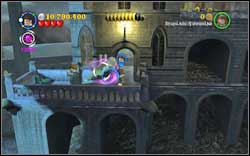 On the left side of the fountain you will find a padlocked door - destroy it with (RD) - Bonuses - Year 3 - Walkthrough - LEGO Harry Potter: Years 1-4 - Game Guide and Walkthrough