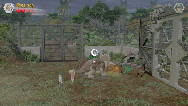 As the triceratops, approach the gate on the right and destroy the orange object that you can see in the screenshot - Welcome to Jurassic Park - Jurassic Park - walkthrough - LEGO Jurassic World - Game Guide and Walkthrough