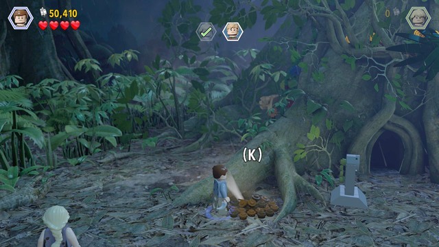 As Grant, approach the pile of dirt on the ground, shown in the screenshot and dig it open for the brace for the mechanism - Park Shutdown - Jurassic Park - walkthrough - LEGO Jurassic World - Game Guide and Walkthrough