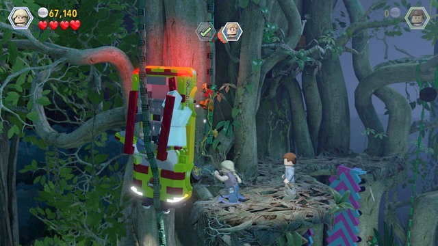 As Grant, approach the thickets on the right and cut through it, with the talon - Park Shutdown - Jurassic Park - walkthrough - LEGO Jurassic World - Game Guide and Walkthrough