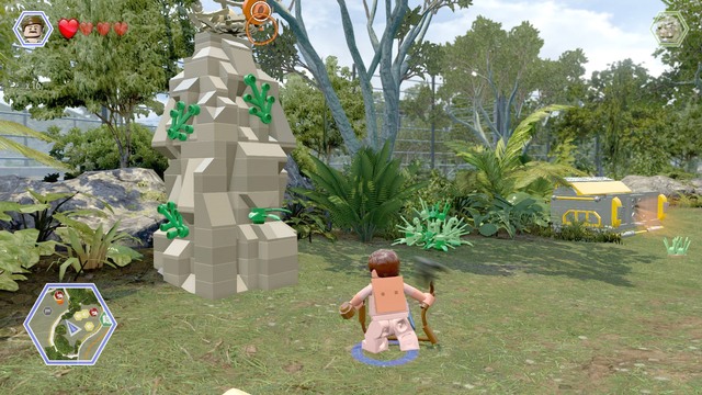 Walk to the column shown on the picture and destroy it with Pauls rope - Dilophosaurus Territory - Jurassic Park - secrets in free roam - LEGO Jurassic World - Game Guide and Walkthrough
