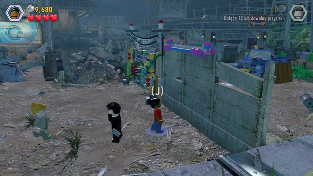 Smash the object next to the gate and use the bricks to build a passage for Kelly or Sarah - Communications Center - Jurassic Park - The Lost World - walkthrough - LEGO Jurassic World - Game Guide and Walkthrough