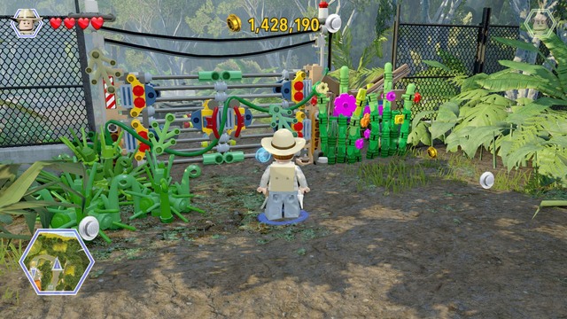 Approach the gate that you can see in the screenshot, as Grant, and cut through the plants in the way - Breeding facility - Jurassic Park III - walkthrough - LEGO Jurassic World - Game Guide and Walkthrough