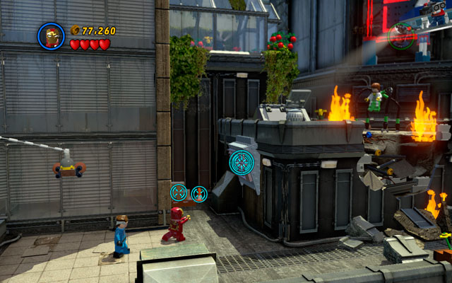 Standing vis-a-vis to the HOTEL neon choose Iron Man and shoot the rockets at the silver bar - Times Square Off - Minikit Sets - LEGO Marvel Super Heroes - Game Guide and Walkthrough