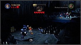 Chase the opponent omitting [1] or jumping over the holes - Isla de Muerta - walkthrough - The Curse of the Black Pearl - LEGO Pirates of the Caribbean: The Video Game - Game Guide and Walkthrough