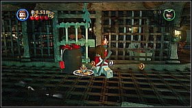 Go lower and take the torch from the middle column in the center of the room - Norrington's Choice - walkthrough - At World's End - LEGO Pirates of the Caribbean: The Video Game - Game Guide and Walkthrough