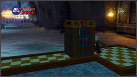 In order to obtain the last portion of spare parts, throw the Saber in the chain on which the brown crate is hanging [1] - Castle of Doom - Extra missions - LEGO Star Wars III: The Clone Wars - Game Guide and Walkthrough