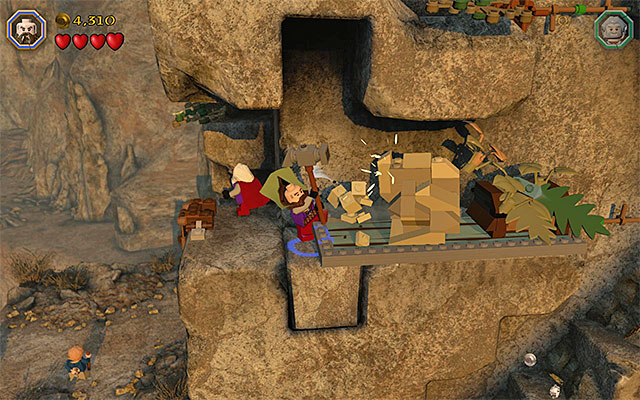 An obstacle that you can push - Stage 15 (On the Doorstep): The climb - Walkthrough - LEGO The Hobbit - Game Guide and Walkthrough
