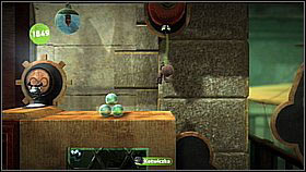 Further on there are three big gears sticking from the wall - there are 2 items on each of them and they come out of the wall from time to time - Gripple Grapple - Da Vinci's Hideout - LittleBigPlanet 2 - Game Guide and Walkthrough