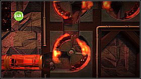 Once you reach rotating elements, you have to make sure to collect all items around them - Waste Disposal - The Factory of a Better Tomorrow - LittleBigPlanet 2 - Game Guide and Walkthrough
