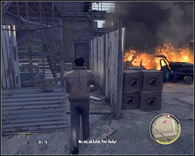 Be careful, because one of the vehicles will soon drive into this alley - Chapter 12 - Sea Gift - p. 1 - Walkthrough - Mafia II - Game Guide and Walkthrough