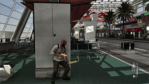 Terminal has two parts and the first one is best to travel via the left path (screen) - Chapter XIV - p. 2 - Walkthrough - Max Payne 3 - Game Guide and Walkthrough