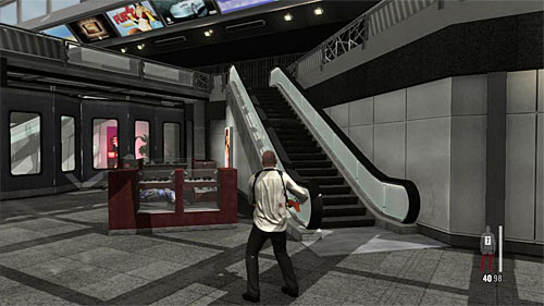 The other part of the terminal is insulated by the barrier and although you can walk it around from the left I recommend to use the escalator on the right (screen) to get on the upper balconies - Chapter XIV - p. 2 - Walkthrough - Max Payne 3 - Game Guide and Walkthrough