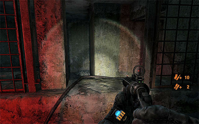 Fortunately you do not have to return with the same way because the game will allow you to use the hole between grates shown on the screen - Find the fusebox and open the door - Chapter 7: Torchlight - Metro: Last Light - Game Guide and Walkthrough