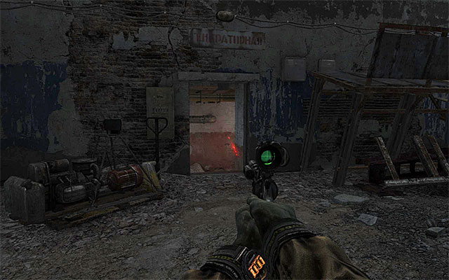 Your task now is to reach the side entrance shown in the above screenshot, which is located at the far end of the location and more precisely, to the left of the elevation occupied by two guards, near the generator (I recommend that you smash the lamp attached to it) - Find about the plans of the Red Line troops - Chapter 25: Depot - Metro: Last Light - Game Guide and Walkthrough