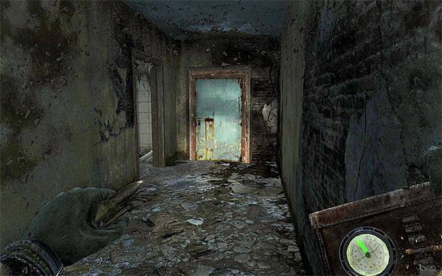 Enter now the building to the left - Explore the Dead City and find a way into Red Square - Chapter 26: The Dead City - Metro: Last Light - Game Guide and Walkthrough