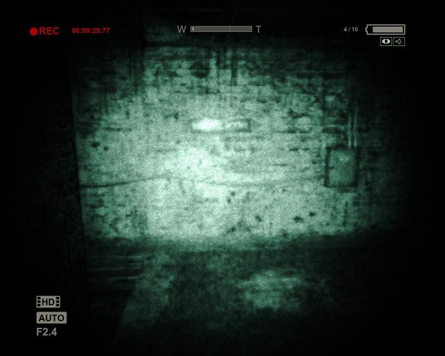 At this fork, turn right - Administration Block - Walthrough - Outlast - Game Guide and Walkthrough
