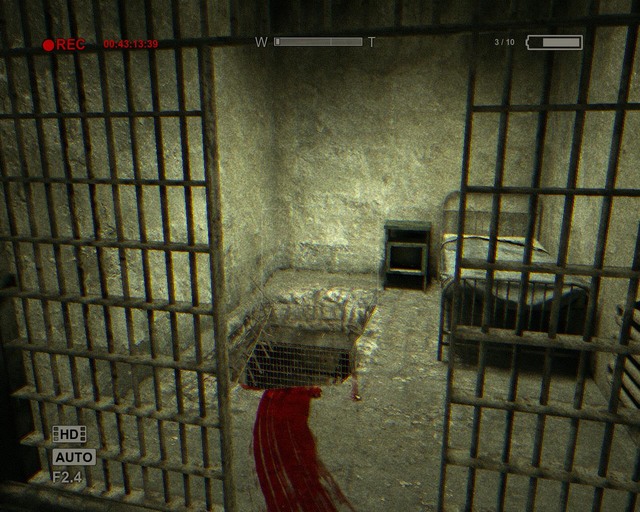 This hole doesn't look too optimistic - Prison Block - Walthrough - Outlast - Game Guide and Walkthrough