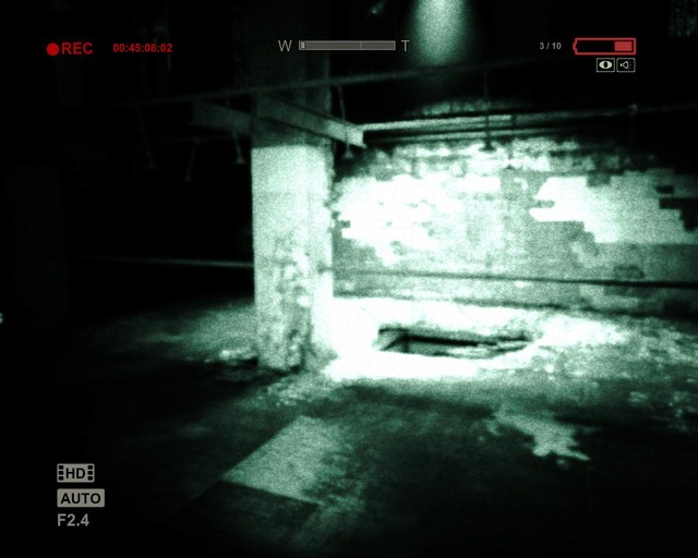 Another hole, this time into the sewers - Prison Block - Walthrough - Outlast - Game Guide and Walkthrough