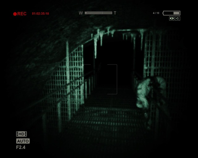 There's plenty of these short sections - Sewer - Walthrough - Outlast - Game Guide and Walkthrough