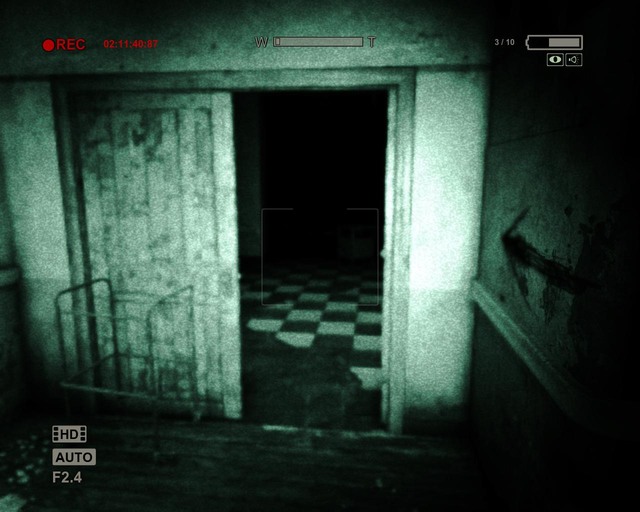 This is the room your buddies came from. When you outmaneuver them, go back here - Female Ward - Walthrough - Outlast - Game Guide and Walkthrough