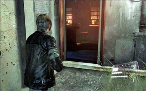 Waiting for opening the gate, you have to repel attack of appearing creatures - Chapter 1 - City Streets - Leon's campaign - Resident Evil 6 - Game Guide and Walkthrough