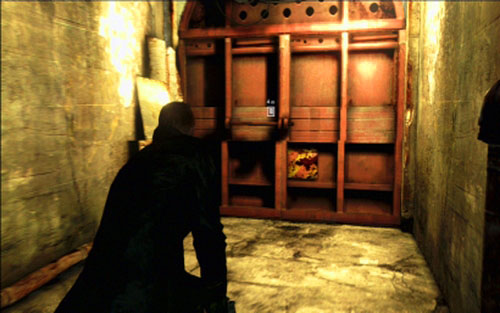 Instead keep running to the left and together with your companion open the large red gate - Chapter 1 - The Mountain Path - Jake's campaign - Resident Evil 6 - Game Guide and Walkthrough
