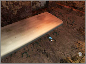 When we stand on the mattress near the entrance #1, our character will be able to look at the pieces of glass scattered on the floor - Chapter IV - McPherson - part 2 - Walkthrough - Still Life 2 - Game Guide and Walkthrough
